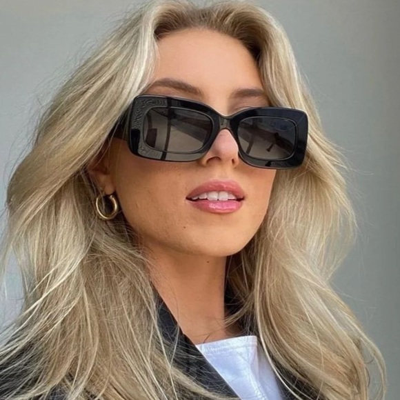 BURBERRY Sunglasses, B4243 3001/87, Authentic with tags - Picture 2 of 11